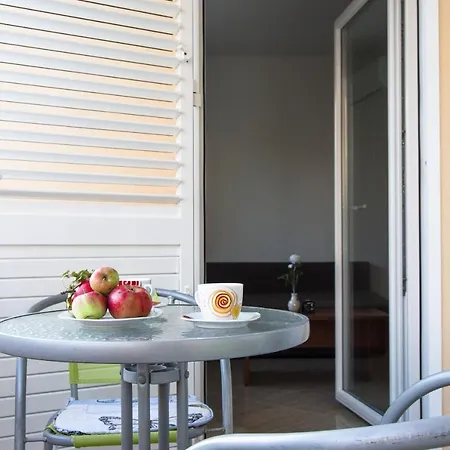 Apartment Marija, Makarska - *