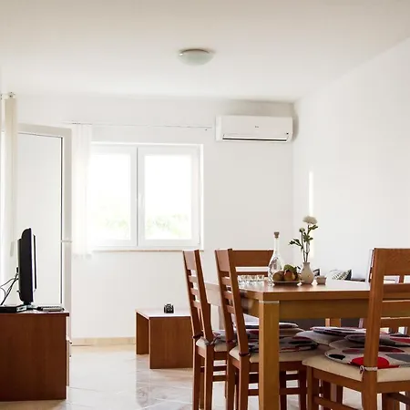 Marija, Makarska - *