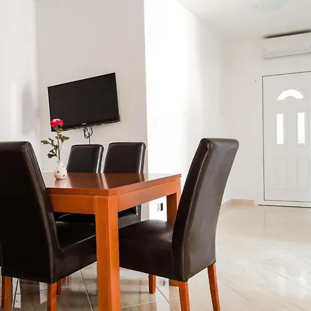 Apartment Marija, Makarska - *