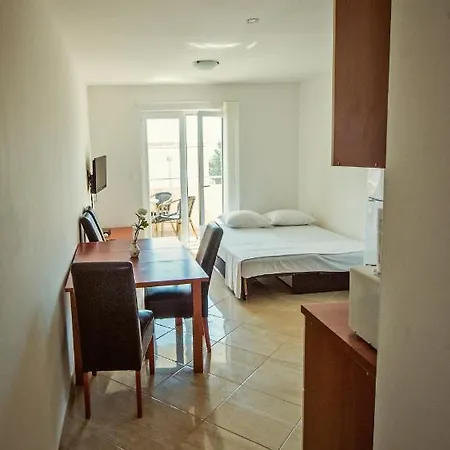 Apartment Marija, Makarska - *